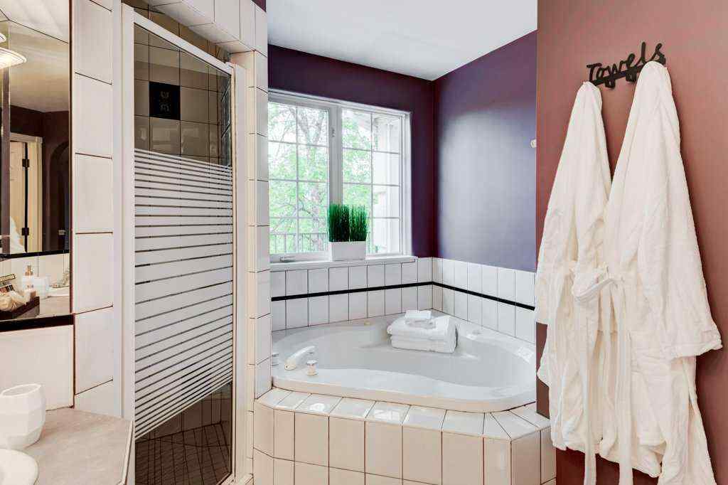 MLS® A2267159 - Unit #301 705 56 Avenue SW in Windsor Park Calgary, Residential