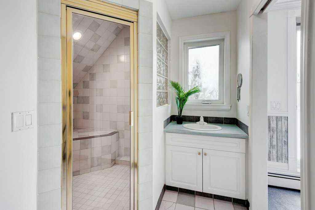 MLS® A2267159 - Unit #301 705 56 Avenue SW in Windsor Park Calgary, Residential