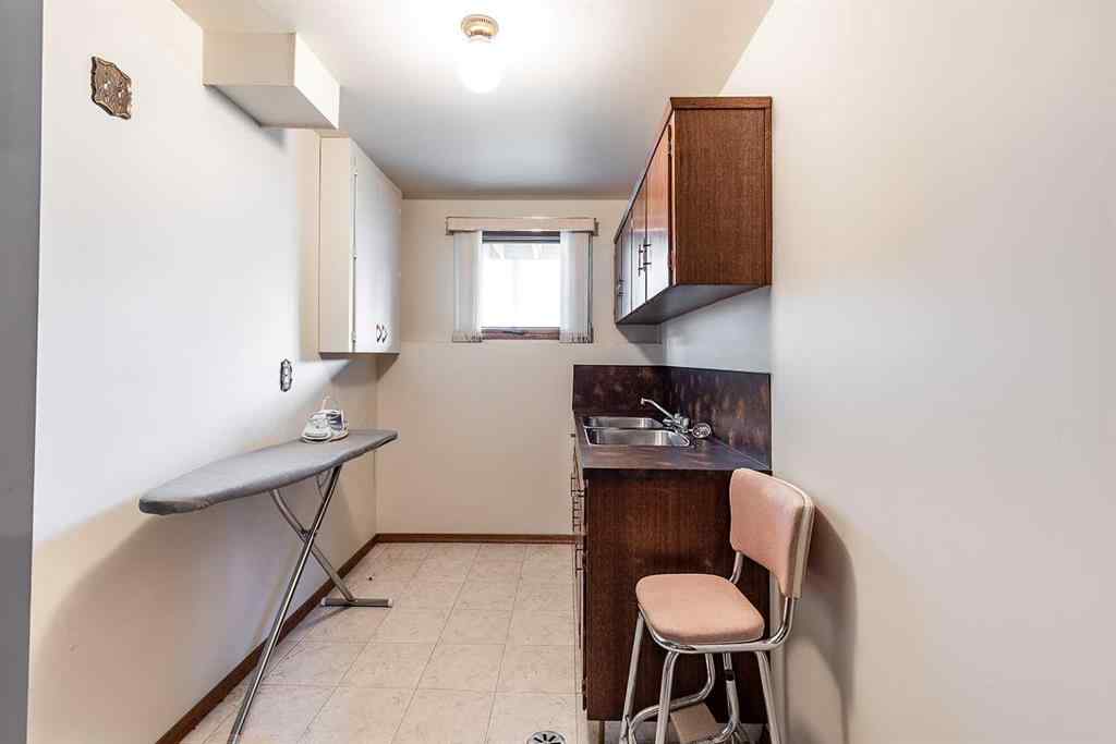 MLS® A2267160 - 2481 12 Avenue SE in Connaught Medicine Hat, Residential