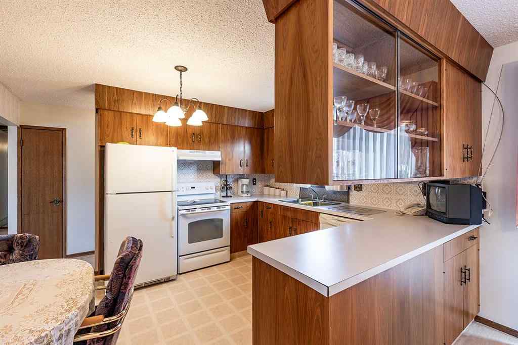 MLS® A2267160 - 2481 12 Avenue SE in Connaught Medicine Hat, Residential