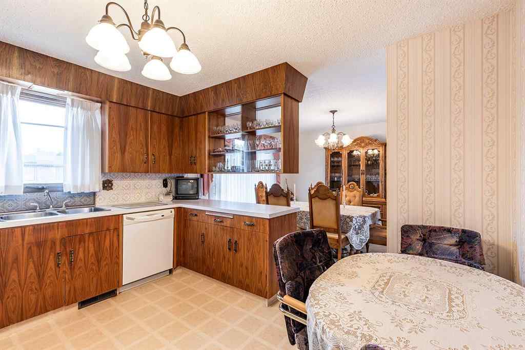 MLS® A2267160 - 2481 12 Avenue SE in Connaught Medicine Hat, Residential
