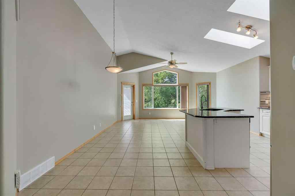 MLS® A2267161 - 106 Thornbird Way SE in Thorburn Airdrie, Residential