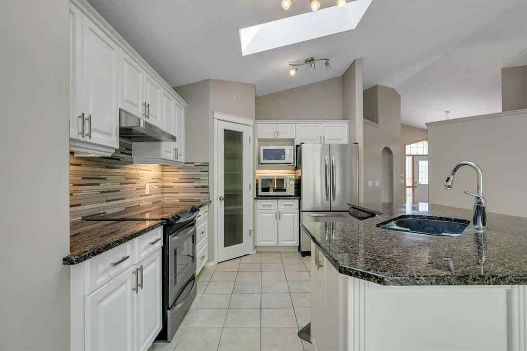 MLS® A2267161 - 106 Thornbird Way SE in Thorburn Airdrie, Residential