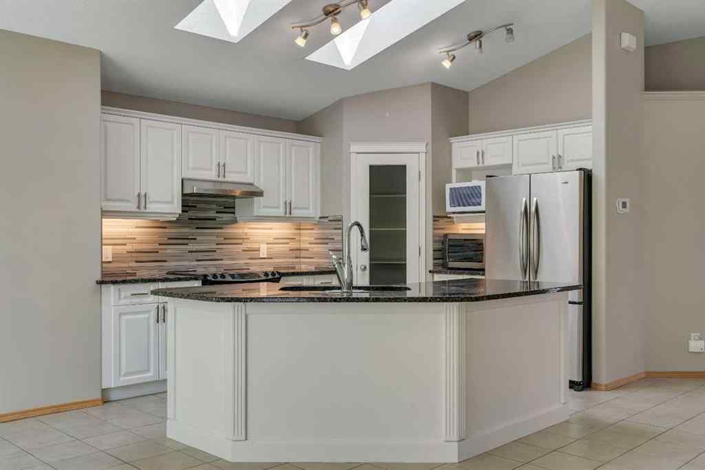 MLS® A2267161 - 106 Thornbird Way SE in Thorburn Airdrie, Residential