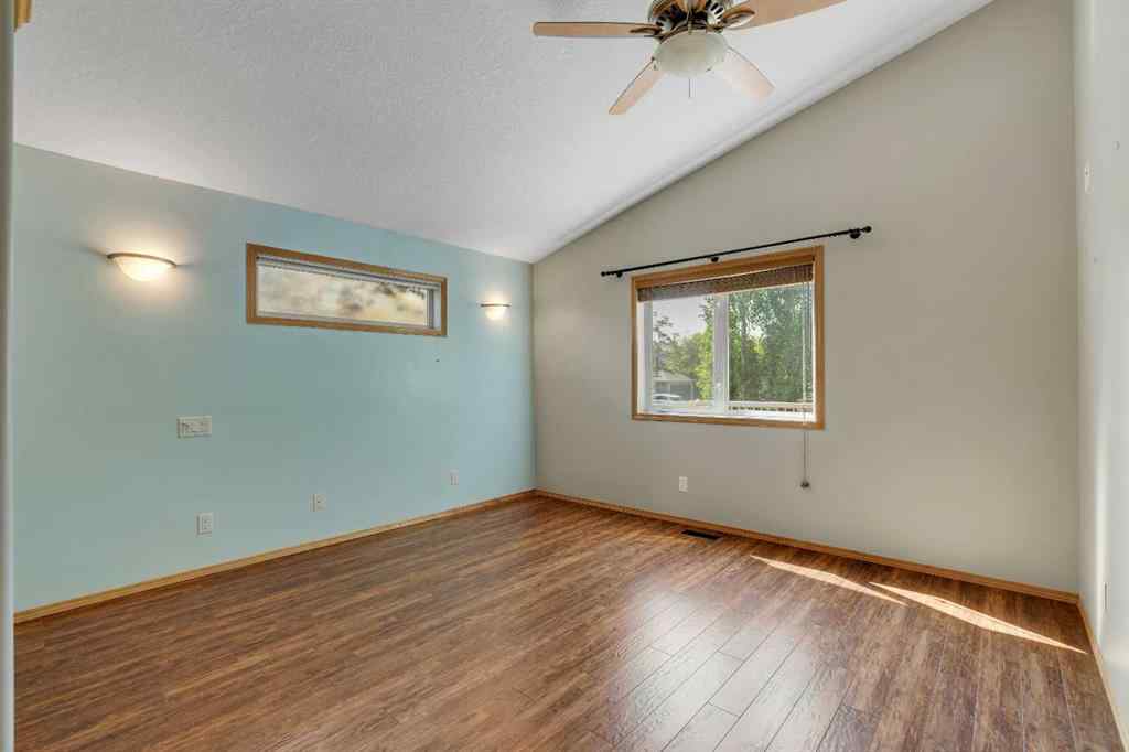 MLS® A2267161 - 106 Thornbird Way SE in Thorburn Airdrie, Residential