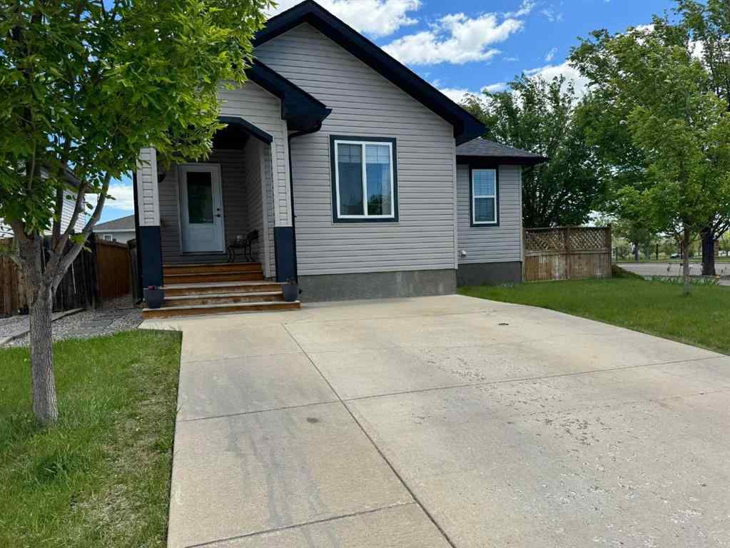 MLS® A2267162 - 3 Aberdeen Road W in West Highlands Lethbridge, Rental