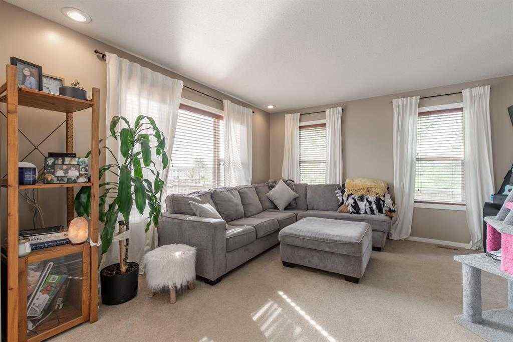 MLS® A2267162 - 3 Aberdeen Road W in West Highlands Lethbridge, Rental