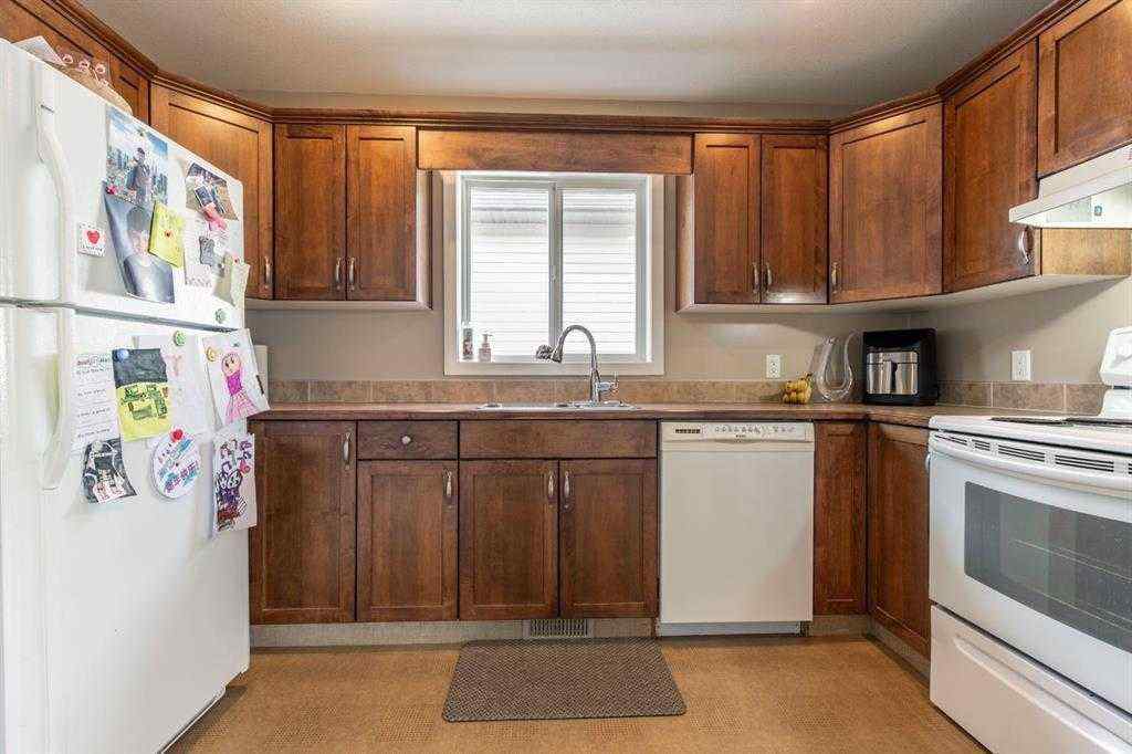 MLS® A2267162 - 3 Aberdeen Road W in West Highlands Lethbridge, Rental