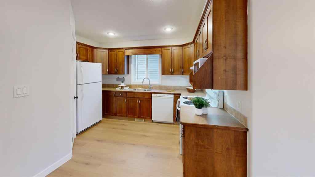 MLS&reg; # A2267162 - 3 Aberdeen Road W in West Highlands Lethbridge, Rental Open Houses