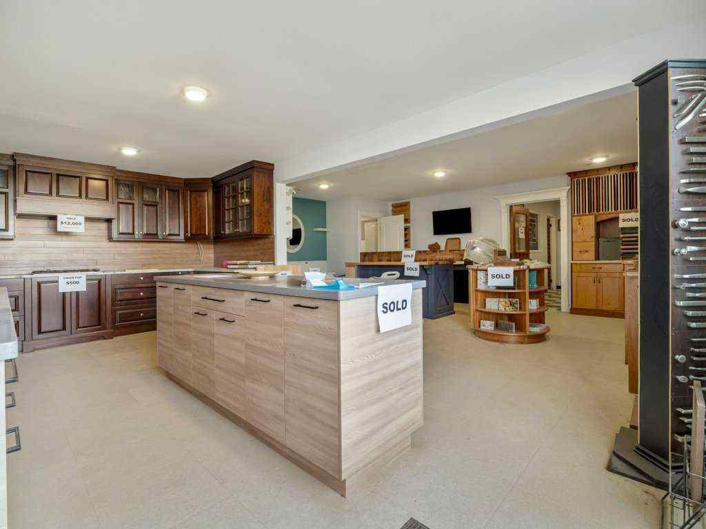 MLS® A2267163 - Unit #Unit D & F 2926 8 Avenue N in Shackleford Industrial Park Lethbridge, Commercial