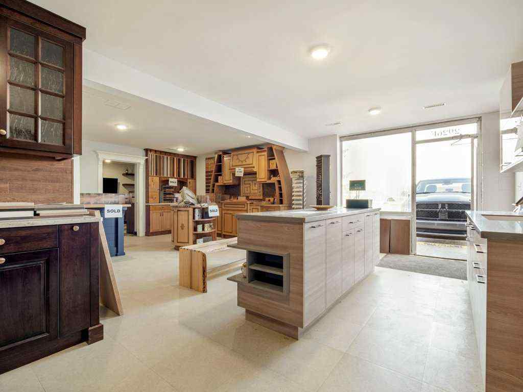 MLS® A2267163 - Unit #Unit D & F 2926 8 Avenue N in Shackleford Industrial Park Lethbridge, Commercial