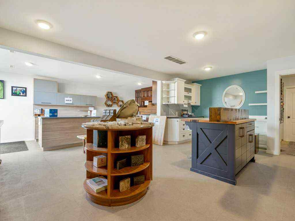 MLS® A2267163 - Unit #Unit D & F 2926 8 Avenue N in Shackleford Industrial Park Lethbridge, Commercial