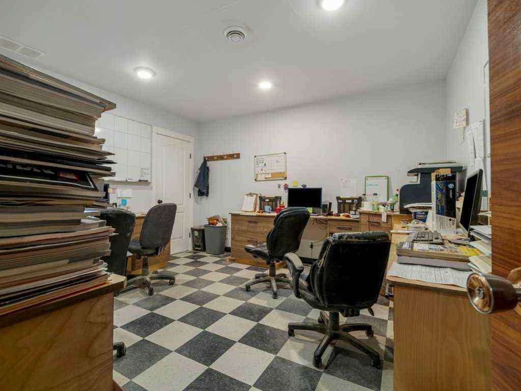 MLS® A2267163 - Unit #Unit D & F 2926 8 Avenue N in Shackleford Industrial Park Lethbridge, Commercial