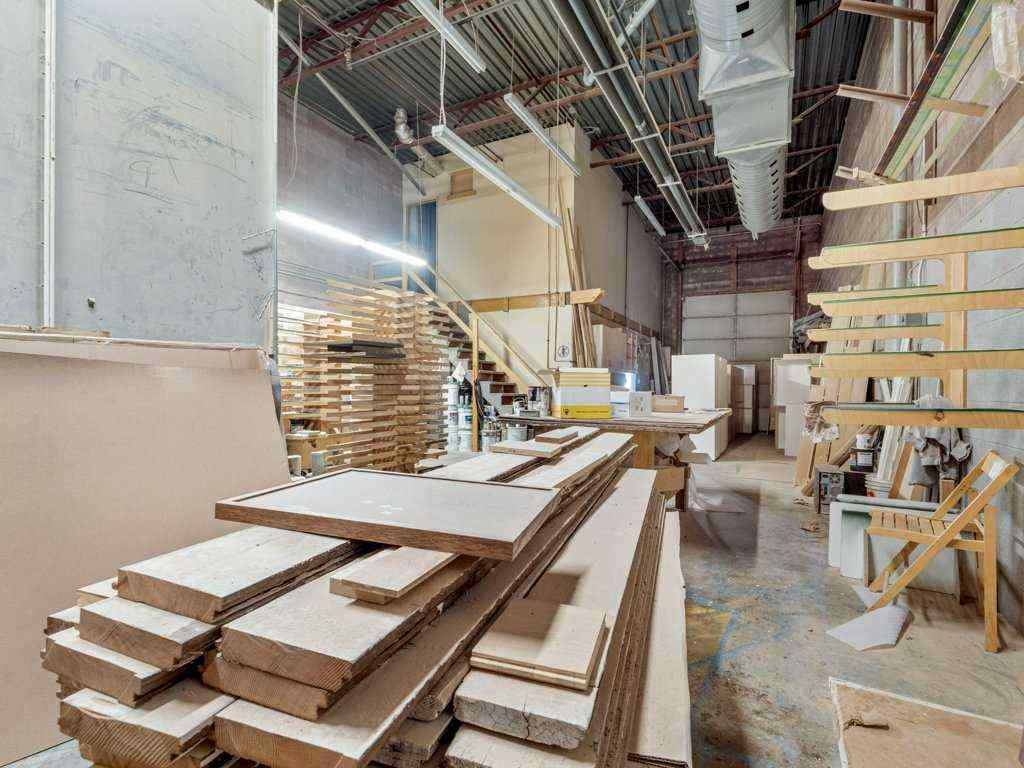 MLS® A2267163 - Unit #Unit D & F 2926 8 Avenue N in Shackleford Industrial Park Lethbridge, Commercial