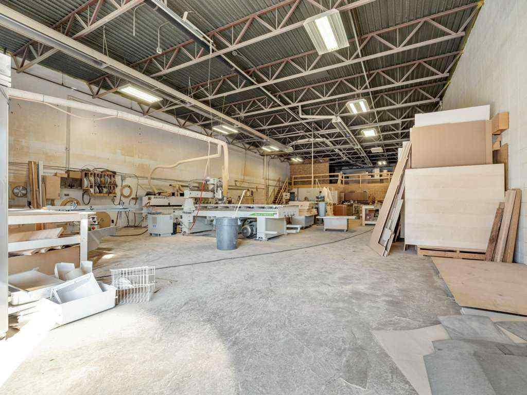 MLS® A2267163 - Unit #Unit D & F 2926 8 Avenue N in Shackleford Industrial Park Lethbridge, Commercial