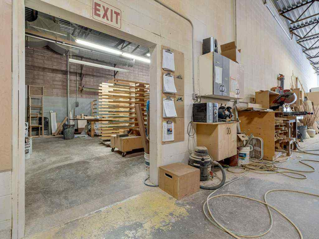 MLS® A2267163 - Unit #Unit D & F 2926 8 Avenue N in Shackleford Industrial Park Lethbridge, Commercial