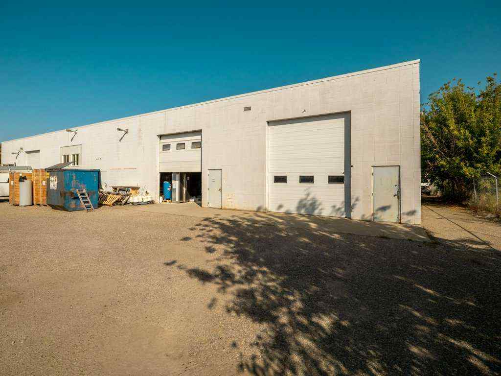 MLS® A2267163 - Unit #Unit D & F 2926 8 Avenue N in Shackleford Industrial Park Lethbridge, Commercial