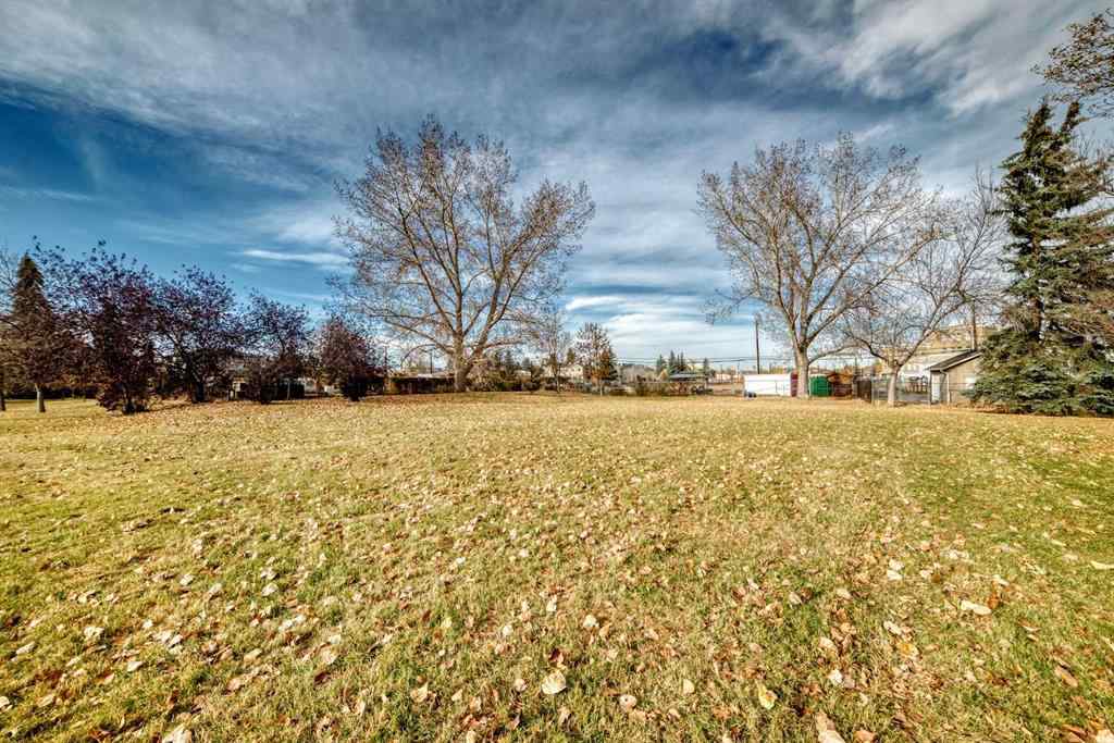 MLS® A2267168 - 2516 16A Street SE in Inglewood Calgary, Residential