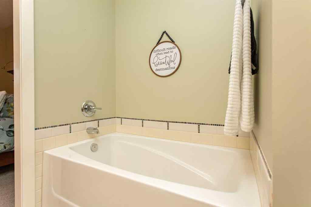 MLS® A2267169 - 20 Cranna Cove  in Cranna Cove Lacombe, Residential