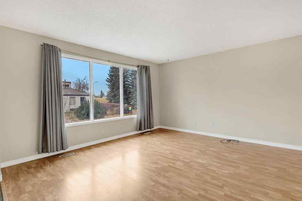 MLS&reg; # A2267170 - 9322 72 Avenue  in South Patterson Place Grande Prairie, Residential Open Houses