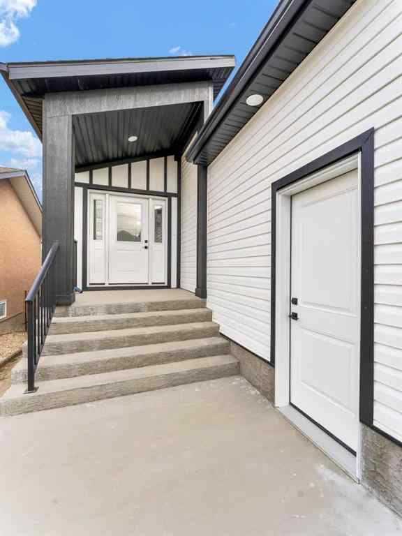MLS® A2267171 - 31 Sierra Road SW in SW Southridge Medicine Hat, Residential