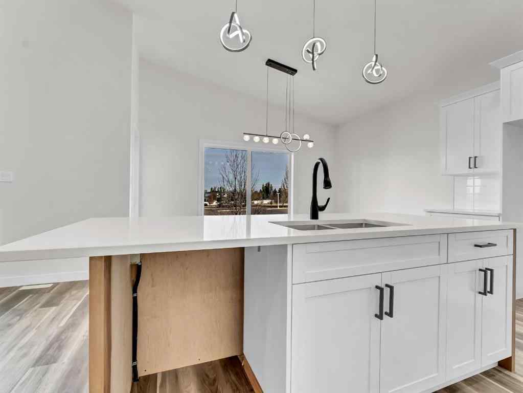 MLS® A2267171 - 31 Sierra Road SW in SW Southridge Medicine Hat, Residential