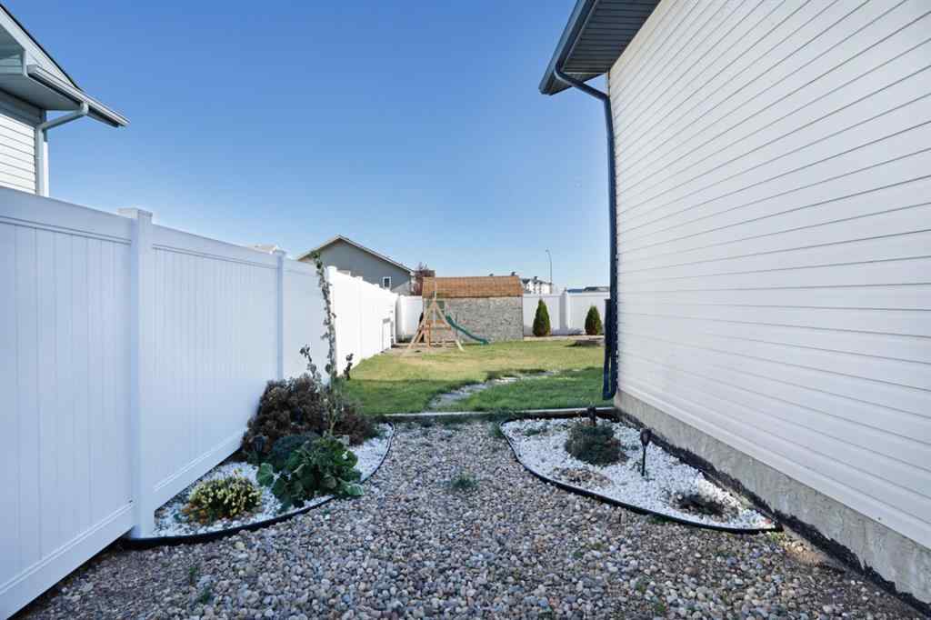 MLS® A2267177 - 216 14 Street E in Meadowbrook Brooks, Residential