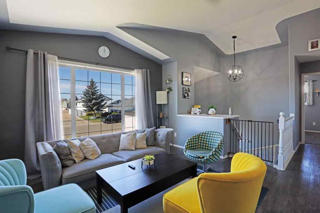 MLS® A2267177 - 216 14 Street E in Meadowbrook Brooks, Residential