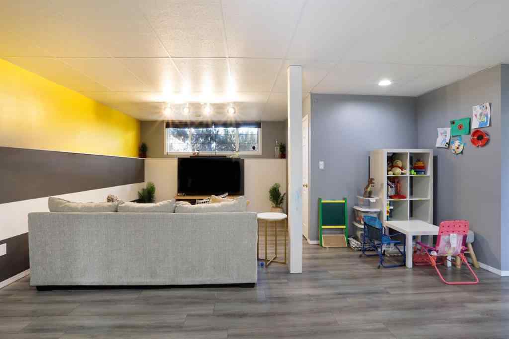 MLS® A2267177 - 216 14 Street E in Meadowbrook Brooks, Residential