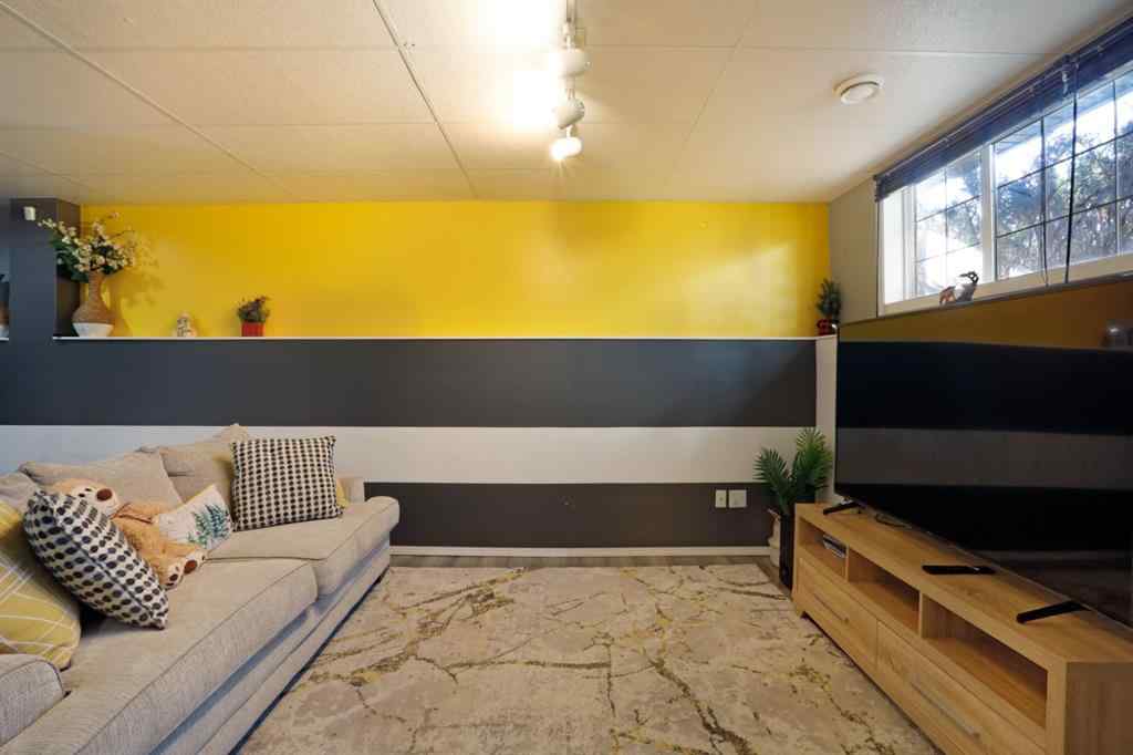 MLS® A2267177 - 216 14 Street E in Meadowbrook Brooks, Residential