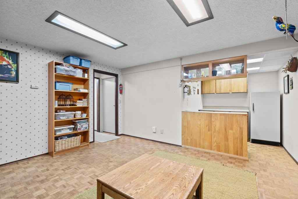 MLS® A2267181 - 3350 Oakwood Drive SW in Oakridge Calgary, Residential