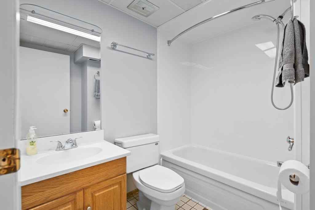 MLS® A2267181 - 3350 Oakwood Drive SW in Oakridge Calgary, Residential