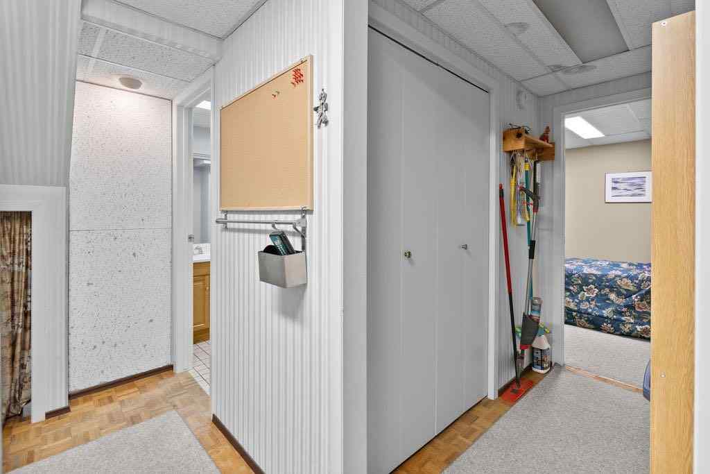 MLS® A2267181 - 3350 Oakwood Drive SW in Oakridge Calgary, Residential