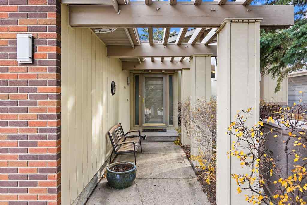 MLS® A2267181 - 3350 Oakwood Drive SW in Oakridge Calgary, Residential