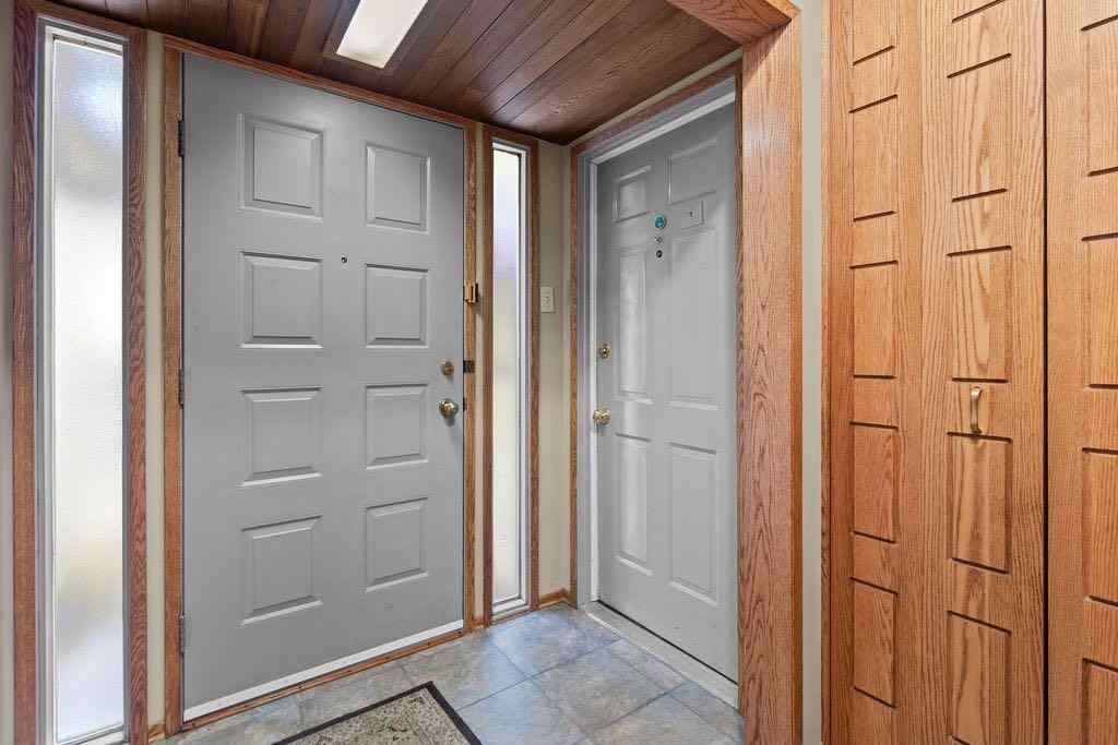 MLS® A2267181 - 3350 Oakwood Drive SW in Oakridge Calgary, Residential