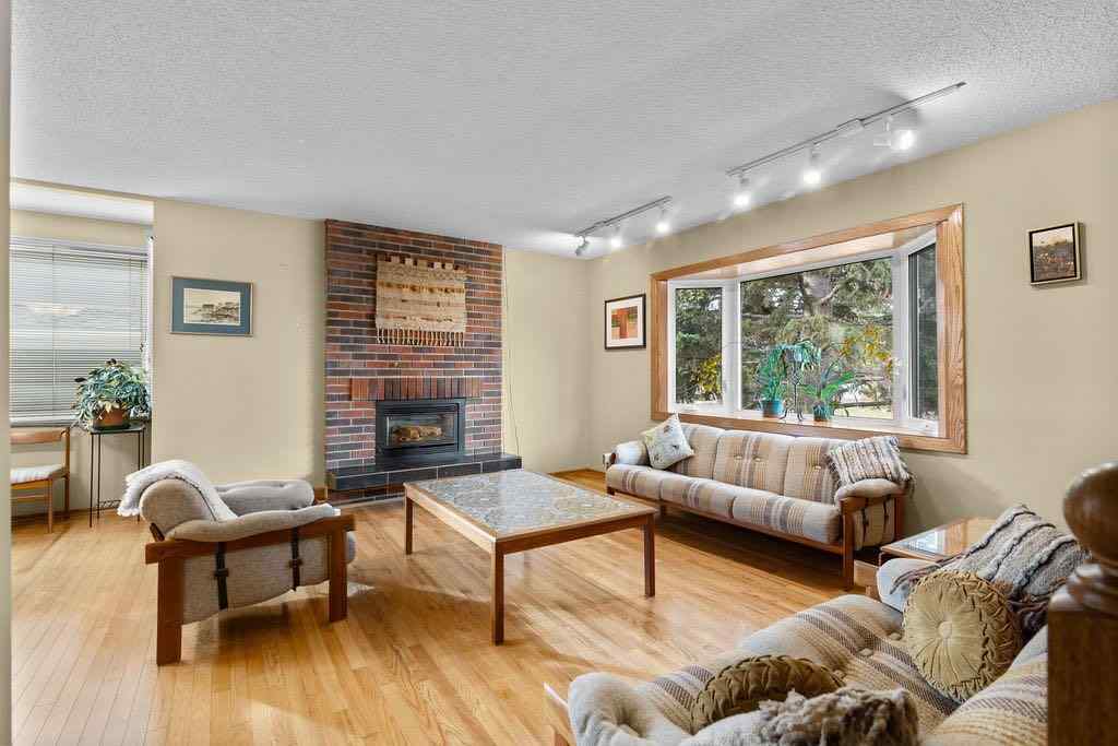 MLS® A2267181 - 3350 Oakwood Drive SW in Oakridge Calgary, Residential