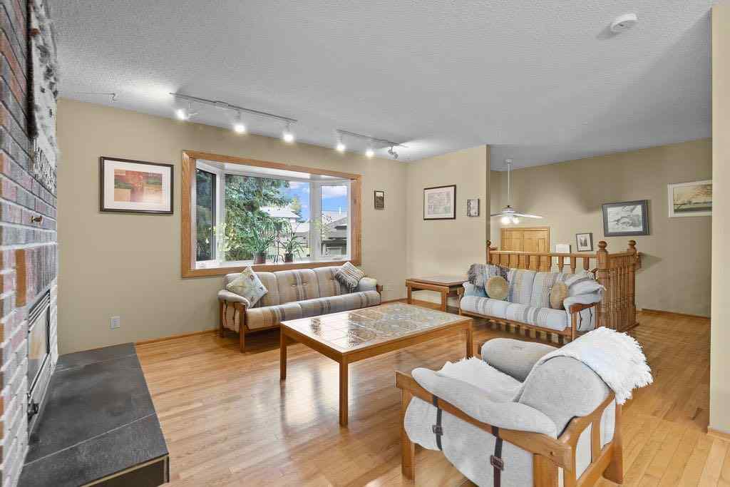 MLS® A2267181 - 3350 Oakwood Drive SW in Oakridge Calgary, Residential