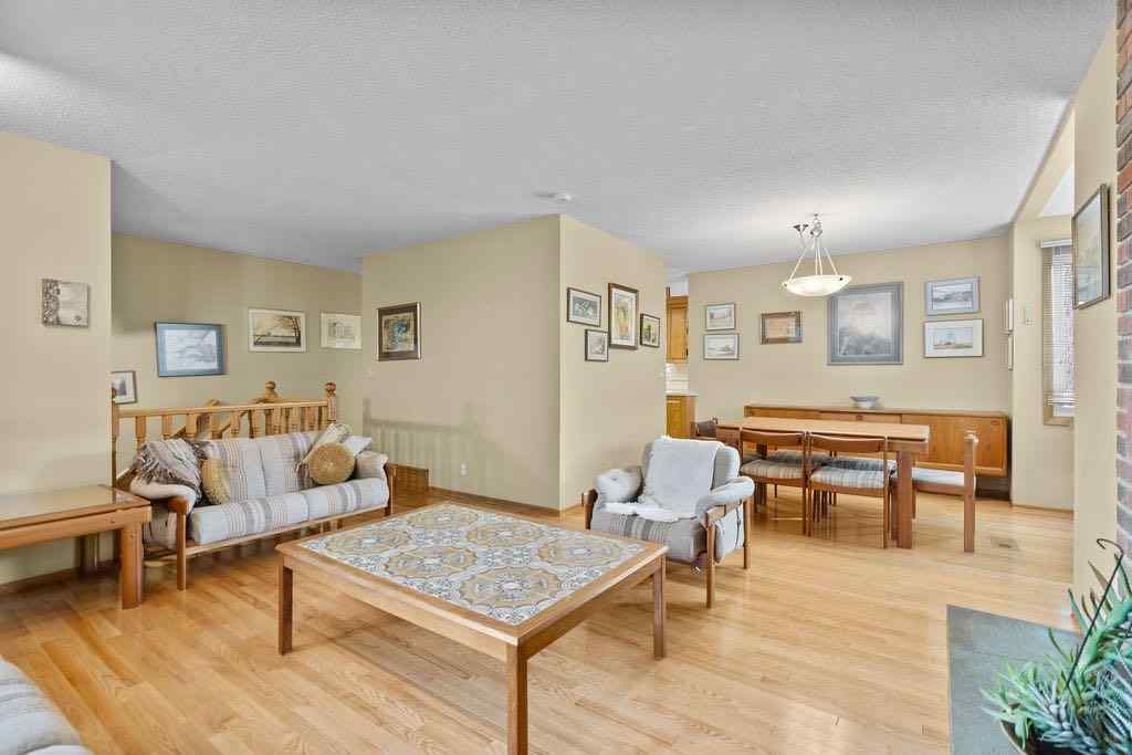 MLS® A2267181 - 3350 Oakwood Drive SW in Oakridge Calgary, Residential