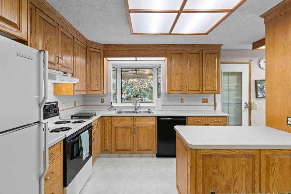 MLS® A2267181 - 3350 Oakwood Drive SW in Oakridge Calgary, Residential