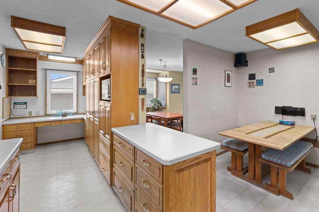 MLS® A2267181 - 3350 Oakwood Drive SW in Oakridge Calgary, Residential