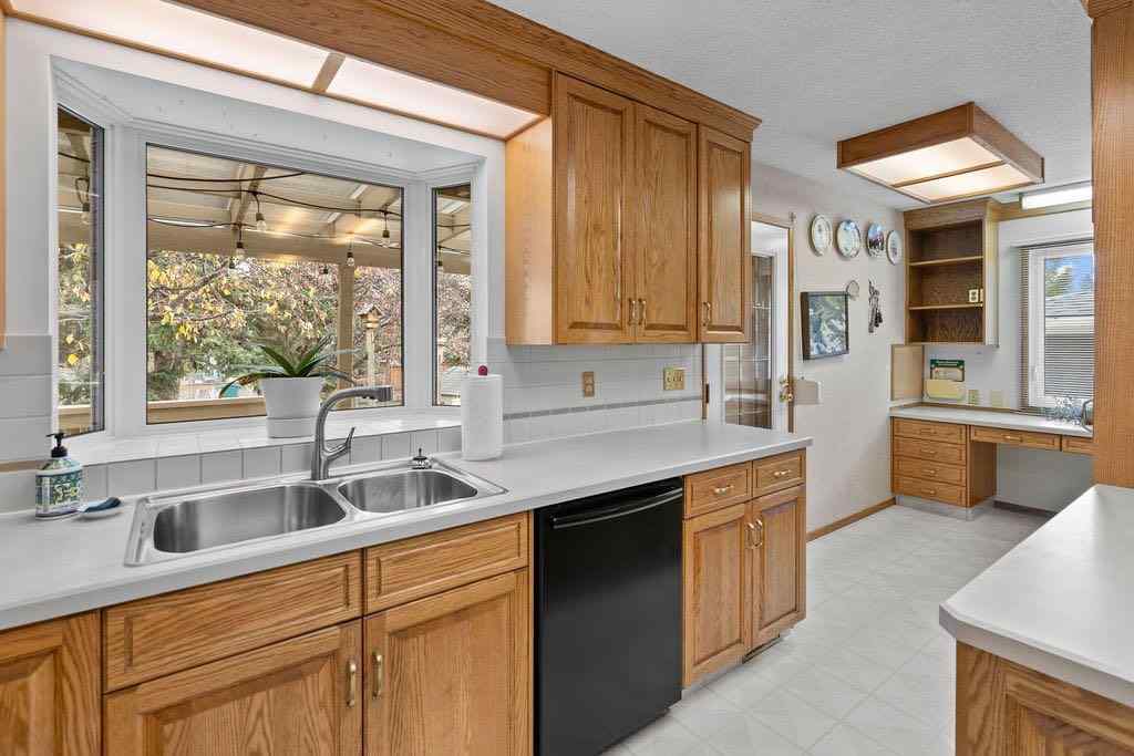 MLS® A2267181 - 3350 Oakwood Drive SW in Oakridge Calgary, Residential