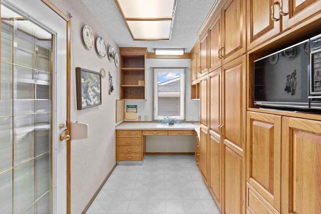 MLS® A2267181 - 3350 Oakwood Drive SW in Oakridge Calgary, Residential