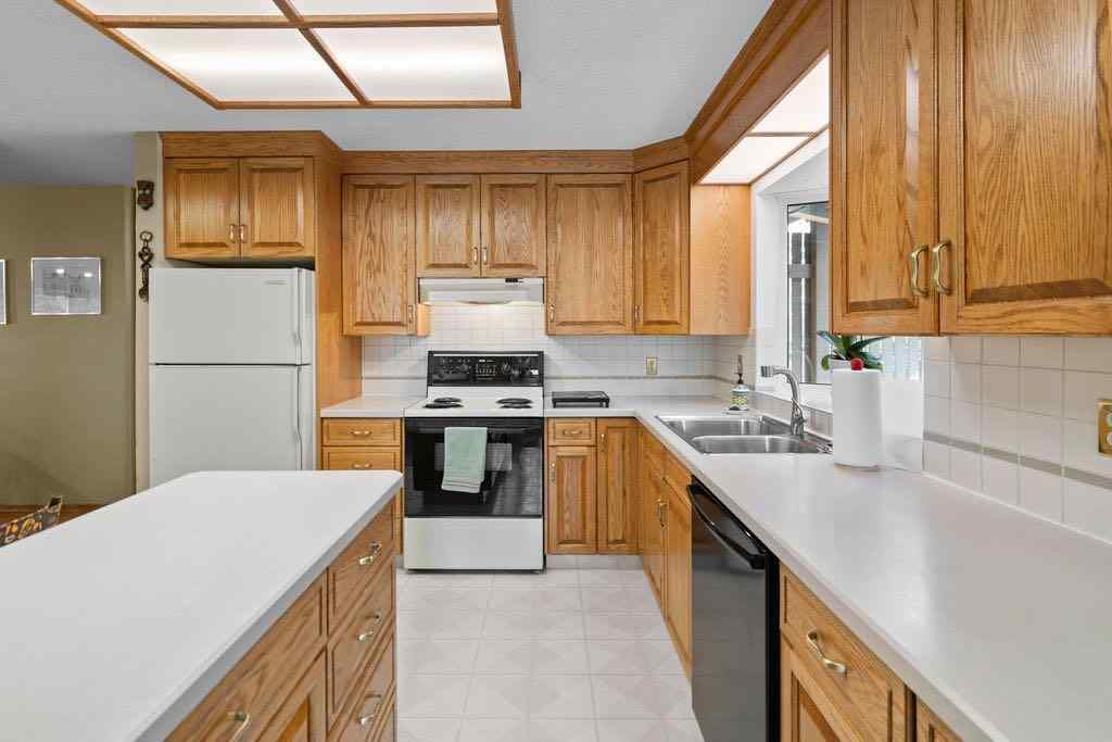 MLS® A2267181 - 3350 Oakwood Drive SW in Oakridge Calgary, Residential