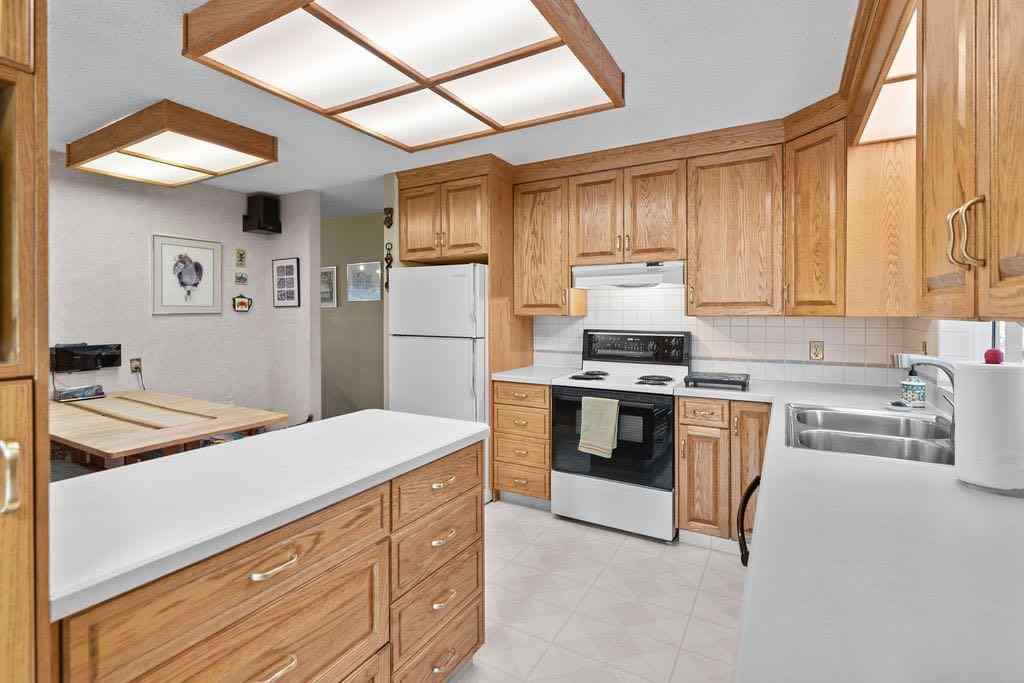 MLS® A2267181 - 3350 Oakwood Drive SW in Oakridge Calgary, Residential