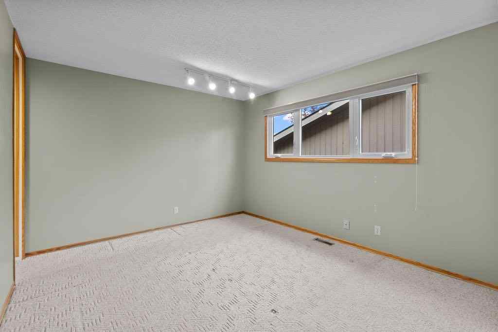 MLS® A2267181 - 3350 Oakwood Drive SW in Oakridge Calgary, Residential