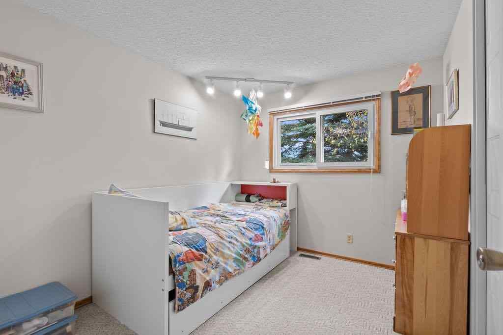 MLS® A2267181 - 3350 Oakwood Drive SW in Oakridge Calgary, Residential