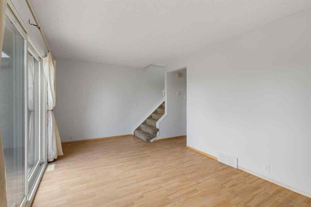 MLS® A2267183 - Unit #72 1055 72 Avenue NW in Huntington Hills Calgary, Residential