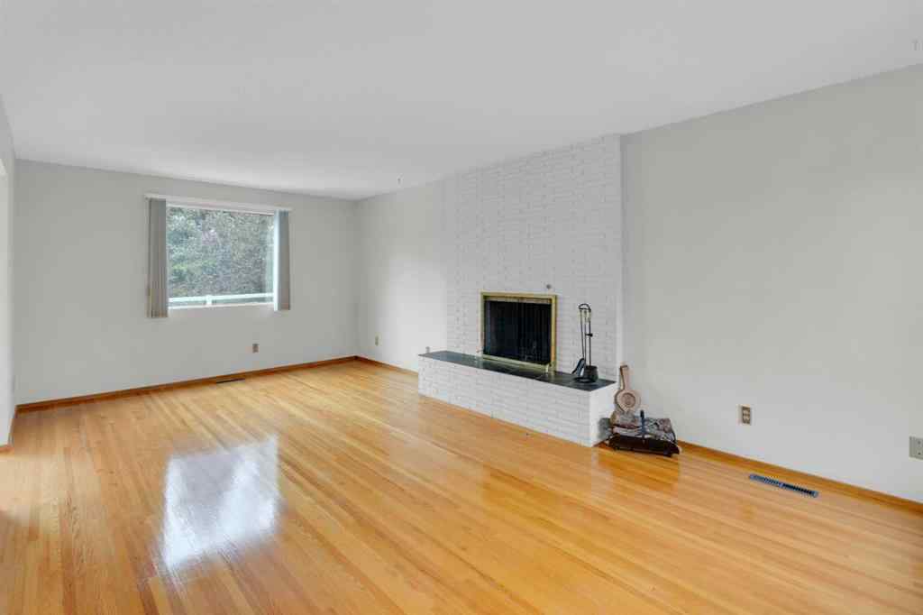 MLS® A2267193 - 2711 Crawford Road NW in Charleswood Calgary, Residential