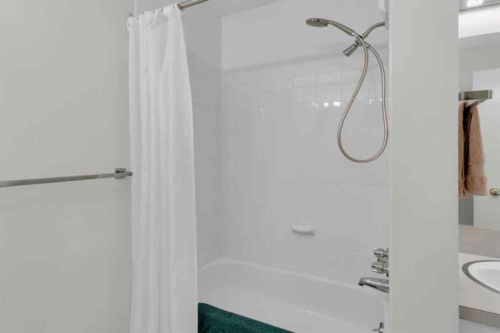 MLS® A2267193 - 2711 Crawford Road NW in Charleswood Calgary, Residential