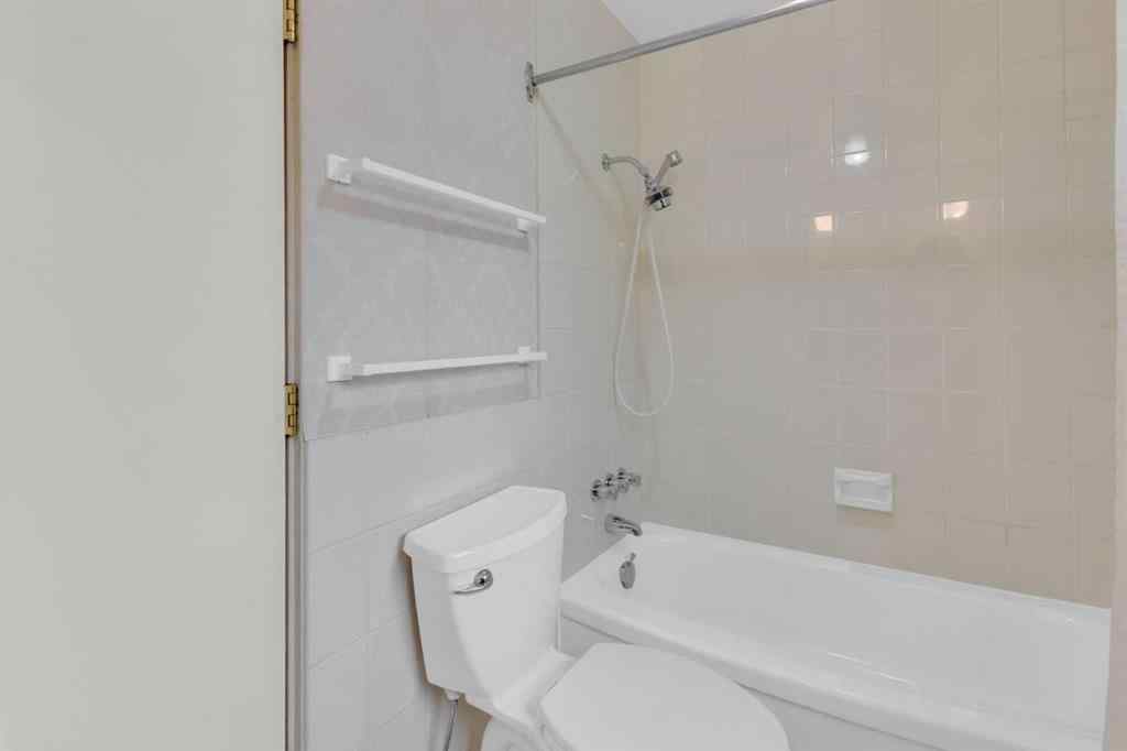 MLS® A2267193 - 2711 Crawford Road NW in Charleswood Calgary, Residential